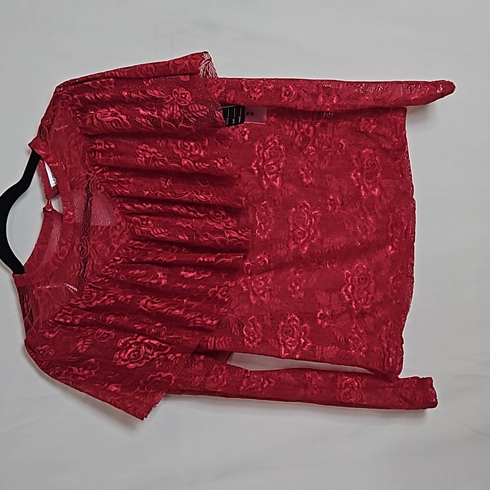 Roommates red top